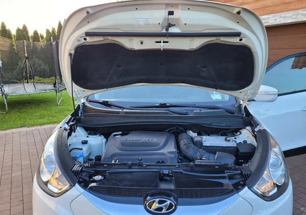 Hyundai ix35 cena 38900 przebieg: 215000, rok produkcji 2013 z Drezdenko małe 137